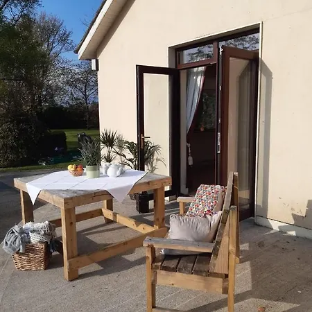 Yellow Heights Tinahely