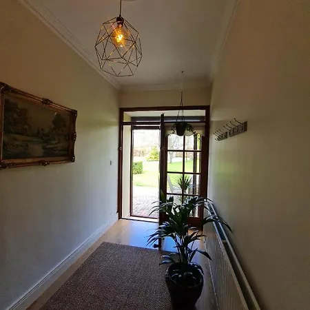 Yellow Heights Tinahely