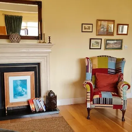 Yellow Heights Tinahely