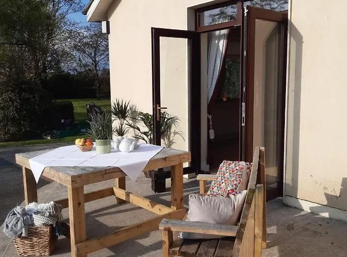 Yellow Heights Tinahely