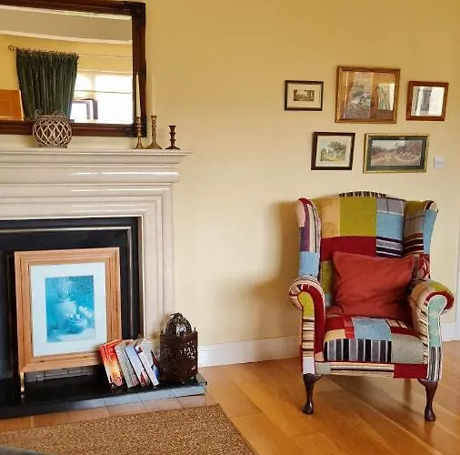 Yellow Heights Tinahely